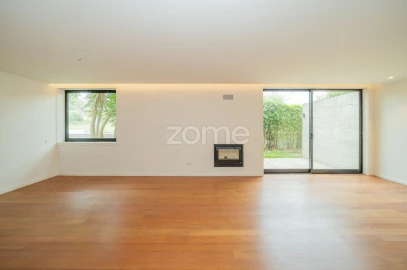 Moradia T4 para Venda em Arcozelo