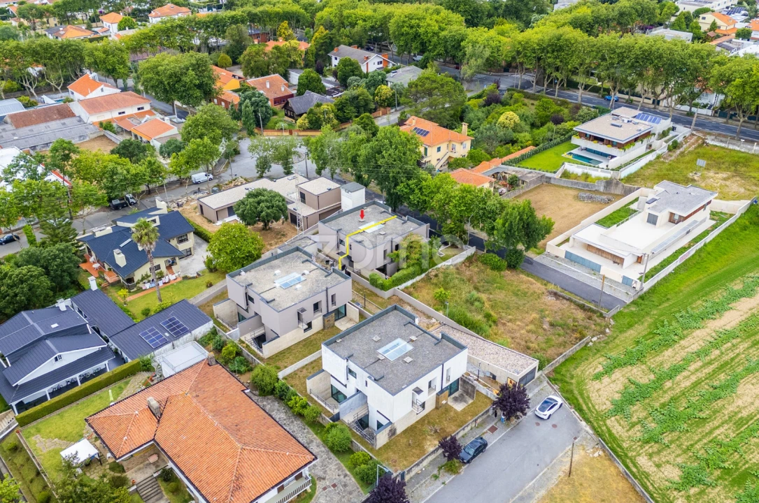 Moradia T4 para Venda em Arcozelo Foto 19