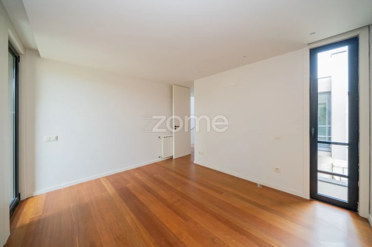 Moradia T4 para Venda em Arcozelo Foto 18