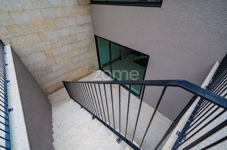 Moradia T4 para Venda em Arcozelo Foto 22
