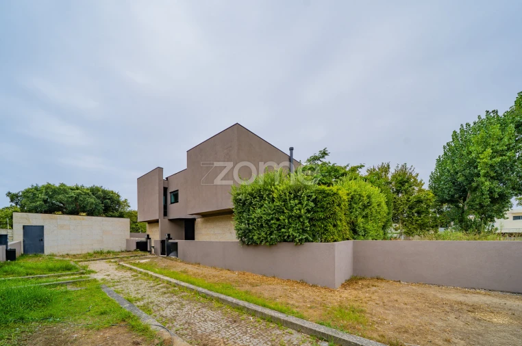 Moradia T4 para Venda em Arcozelo Foto 3