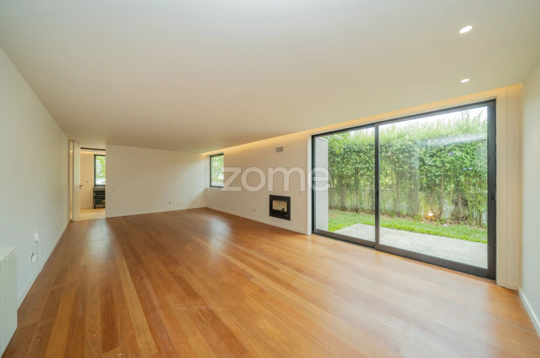 Moradia T4 para Venda em Arcozelo Foto 7