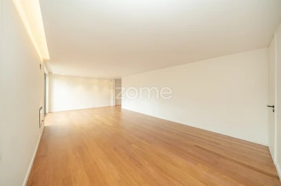 Moradia T4 para Venda em Arcozelo