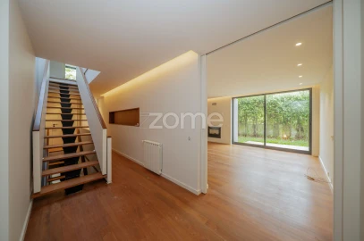 Moradia T4 para Venda em Arcozelo
