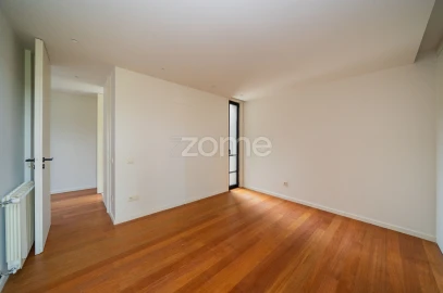 Moradia T4 para Venda em Arcozelo