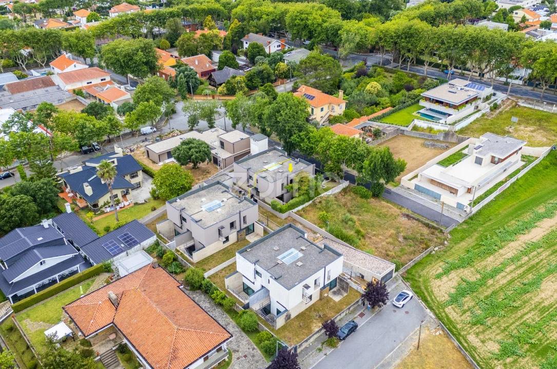 Moradia T4 para Venda em Arcozelo Foto 14