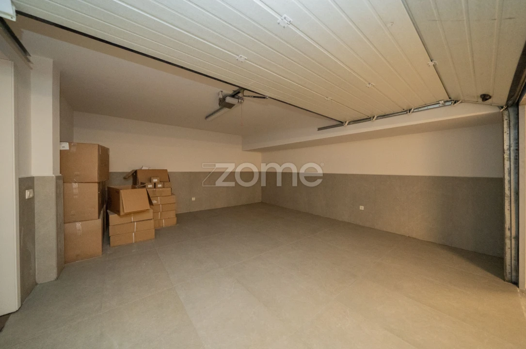 Moradia T4 para Venda em Arcozelo Foto 33