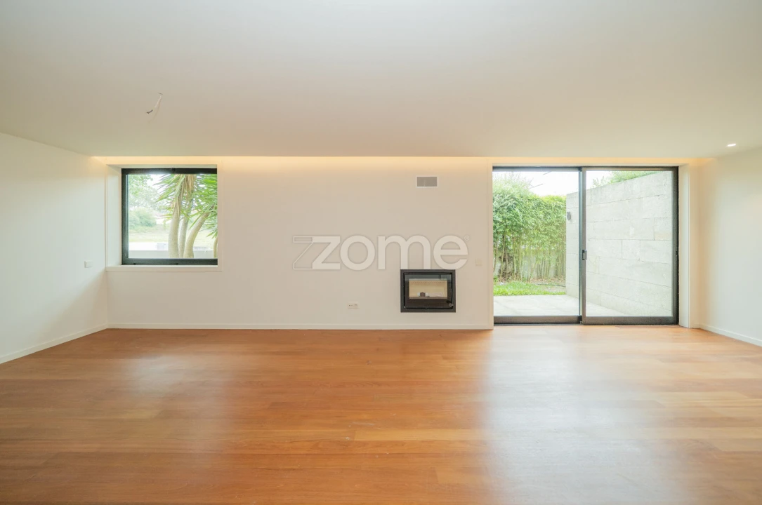 Moradia T4 para Venda em Arcozelo Foto 6