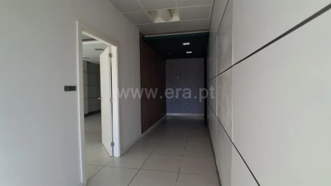 Loja para Arrendamento em Real, Ataíde e Oliveira
