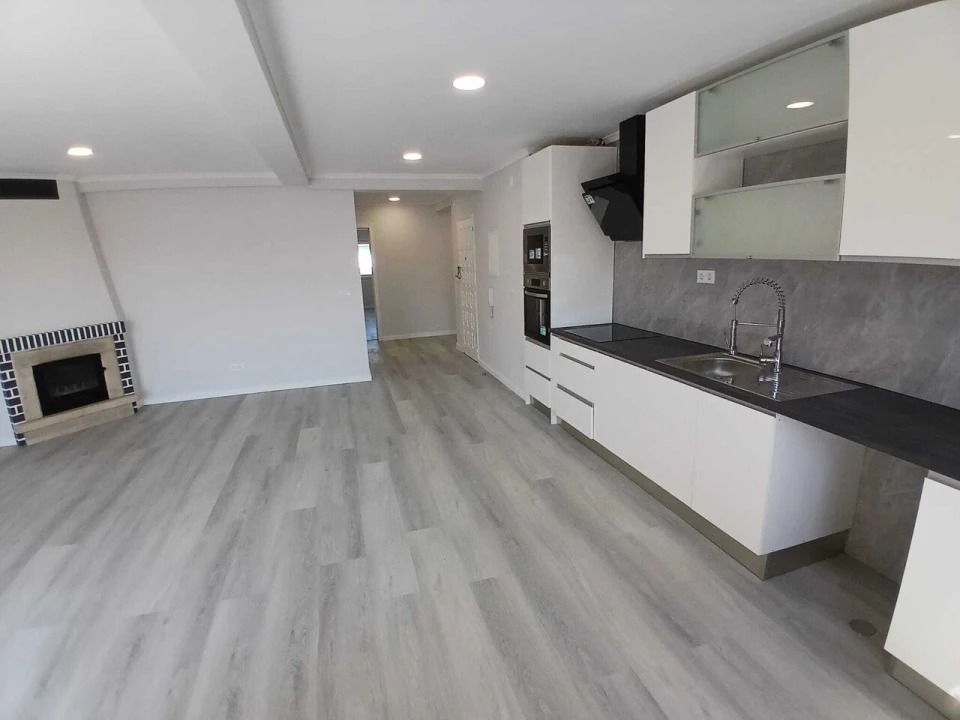 Apartamento T4 para Venda em Amora Foto 3