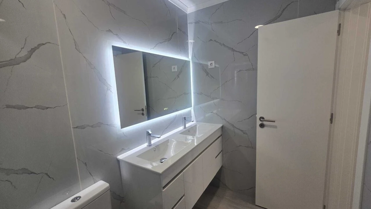 Apartamento T4 para Venda em Amora Foto 4
