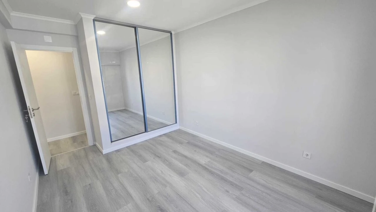 Apartamento T4 para Venda em Amora Foto 8