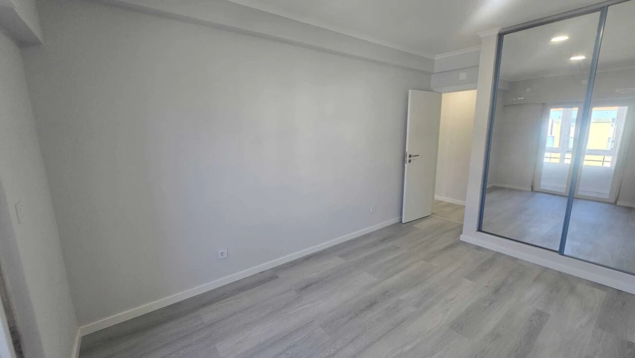 Apartamento T4 para Venda em Amora Foto 11