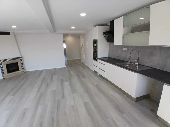 Apartamento T4 para Venda em Amora Foto 3