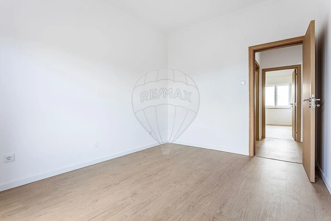 Apartamento T2 para Venda em Ajuda Foto 9