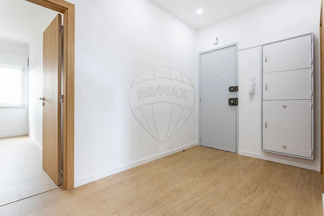 Apartamento T2 para Venda em Ajuda Foto 5