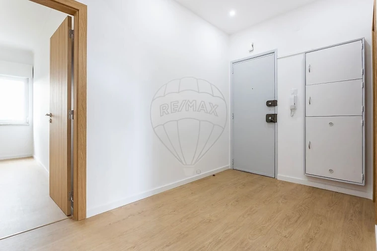 Apartamento T2 para Venda em Ajuda Foto 5