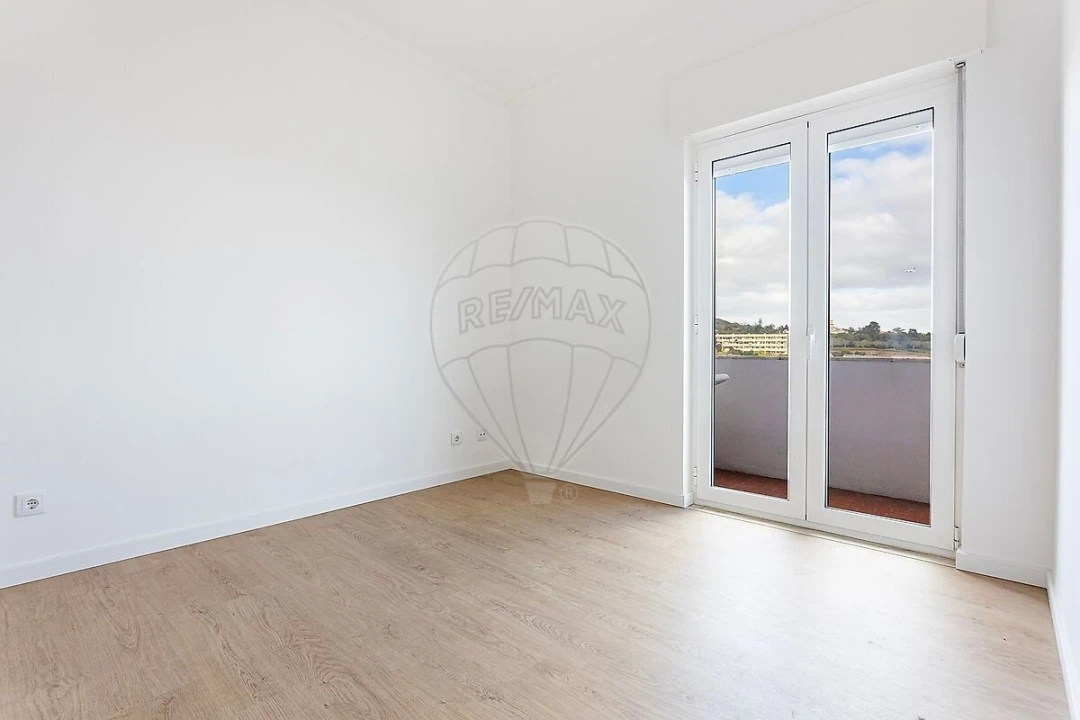 Apartamento T2 para Venda em Ajuda Foto 11