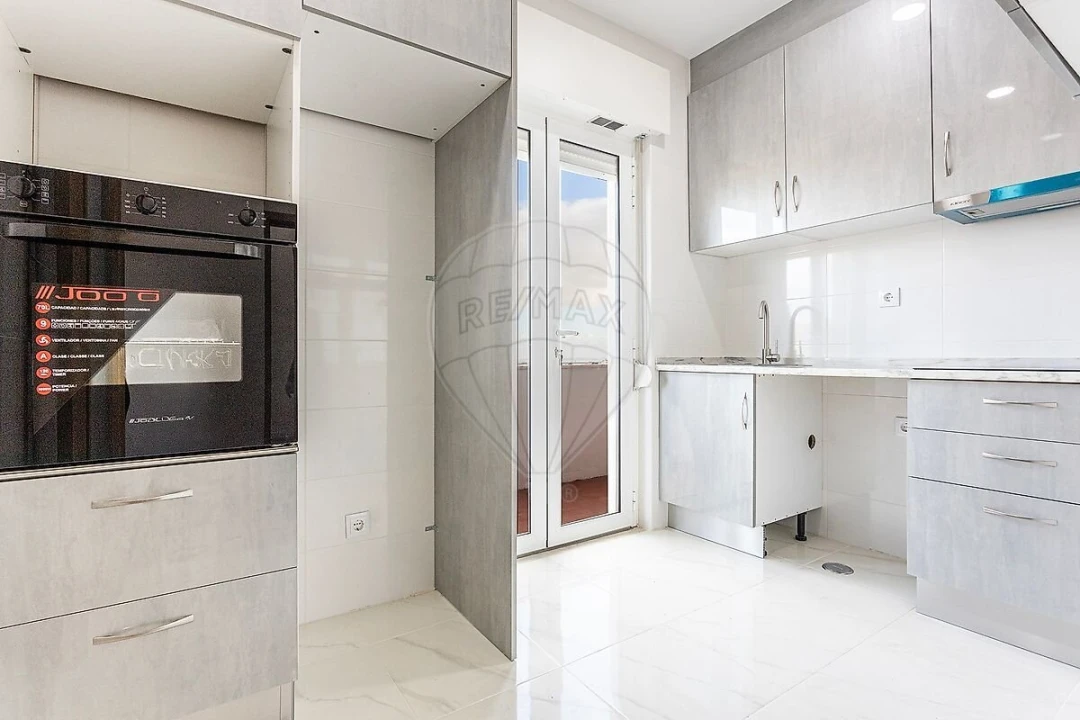 Apartamento T2 para Venda em Ajuda Foto 15