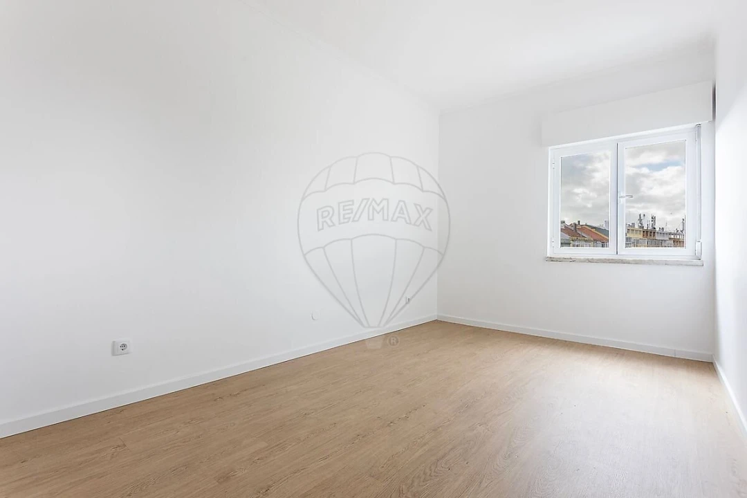 Apartamento T2 para Venda em Ajuda Foto 6