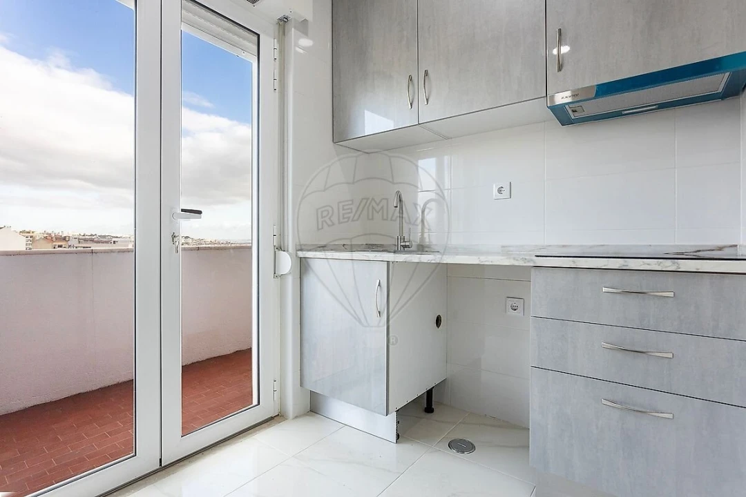 Apartamento T2 para Venda em Ajuda Foto 14