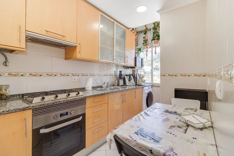 Apartamento T6 para Venda em Queluz e Belas Foto 2