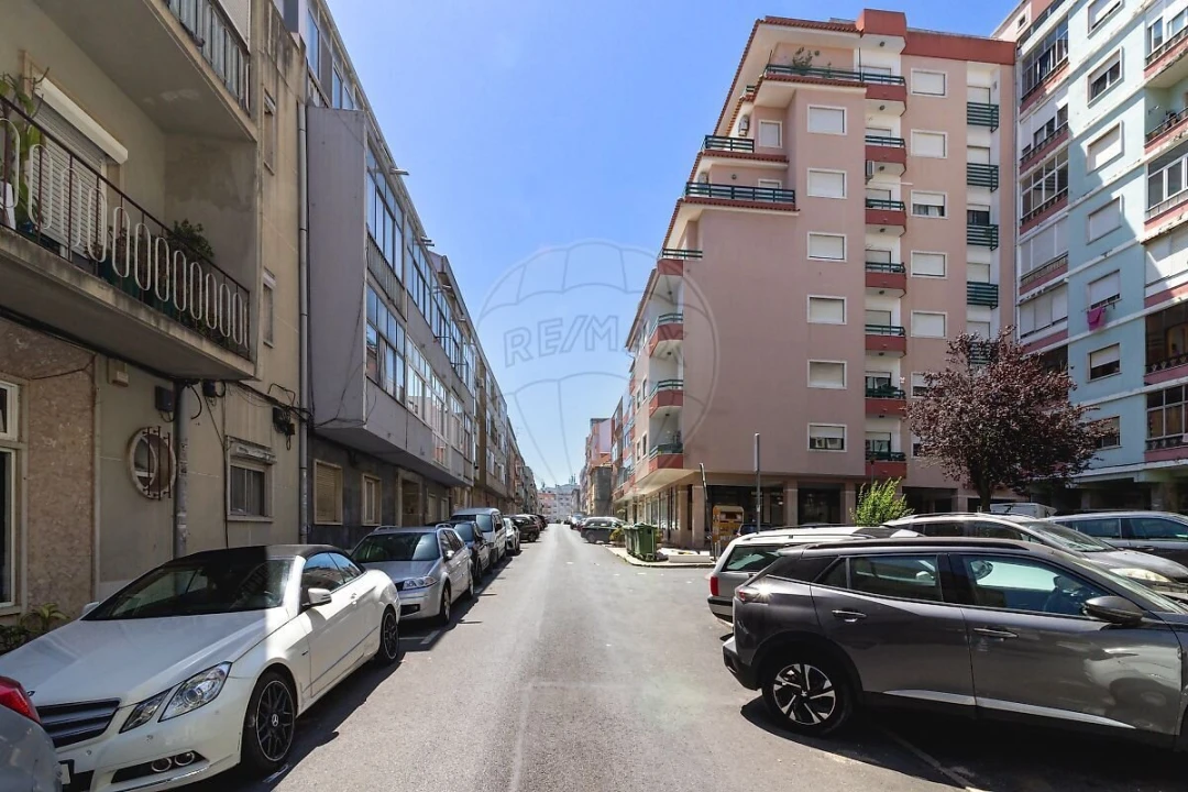 Apartamento T6 para Venda em Queluz e Belas Foto 17