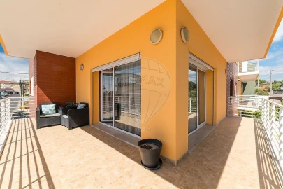Moradia T4 para Venda em Camarate, Unhos e Apelação