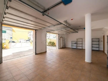 Moradia T4 para Venda em Camarate, Unhos e Apelação