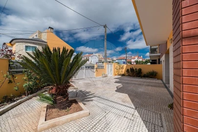 Moradia T4 para Venda em Camarate, Unhos e Apelação