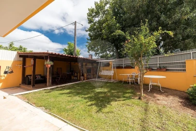 Moradia T4 para Venda em Camarate, Unhos e Apelação