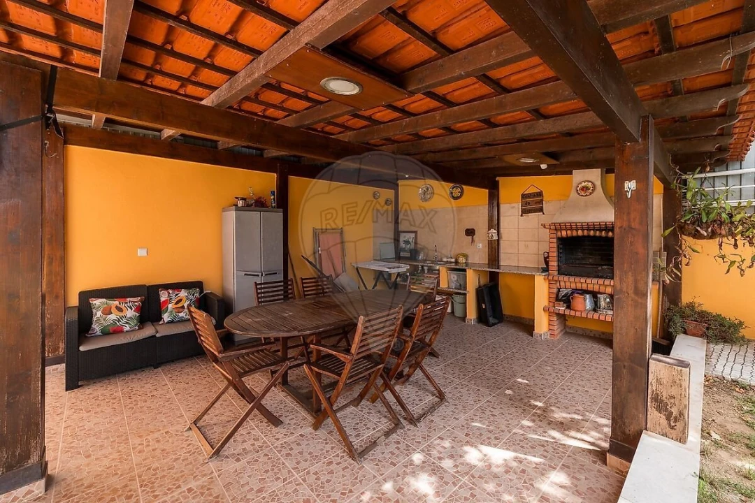 Moradia T4 para Venda em Camarate, Unhos e Apelação Foto 5