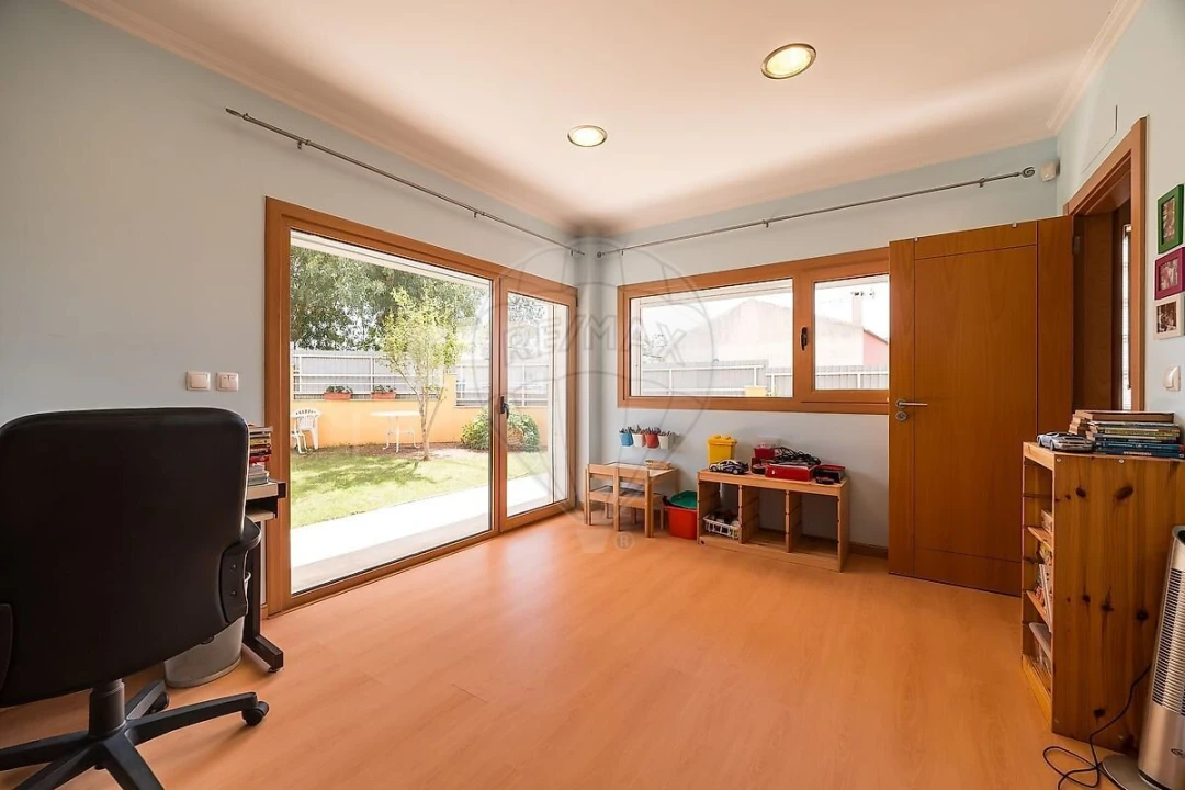 Moradia T4 para Venda em Camarate, Unhos e Apelação Foto 11