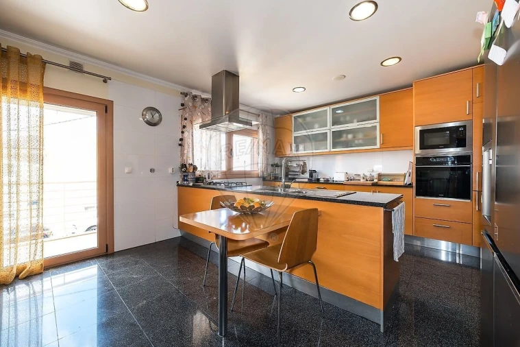 Moradia T4 para Venda em Camarate, Unhos e Apelação Foto 12