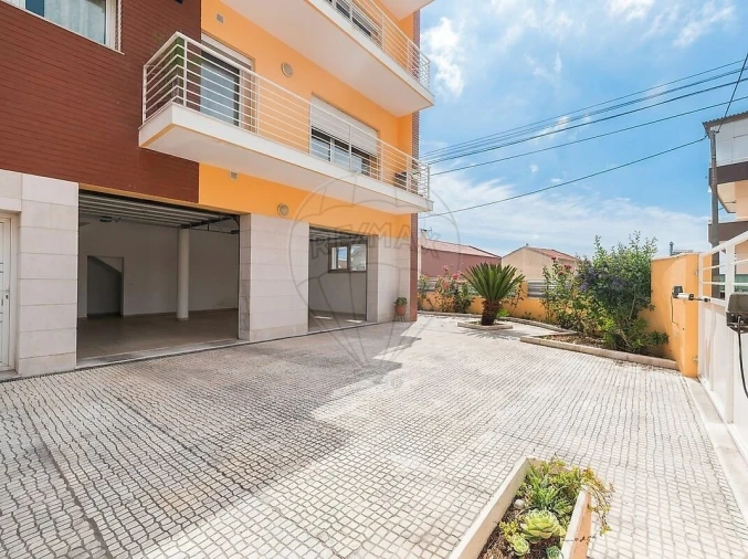 Moradia T4 para Venda em Camarate, Unhos e Apelação Foto 8