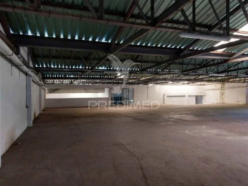 Armazém para Venda em Silvalde