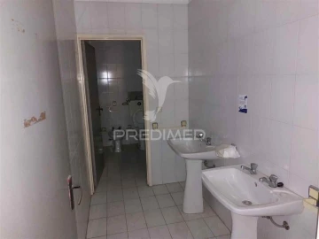 Armazém para Venda em Silvalde