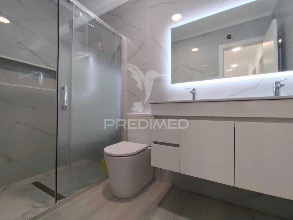 Apartamento T4 para Venda em Amora Foto 34