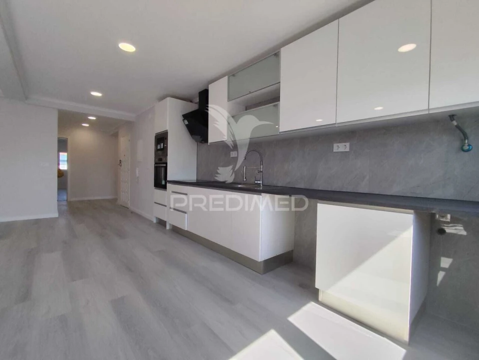 Apartamento T4 para Venda em Amora Foto 6