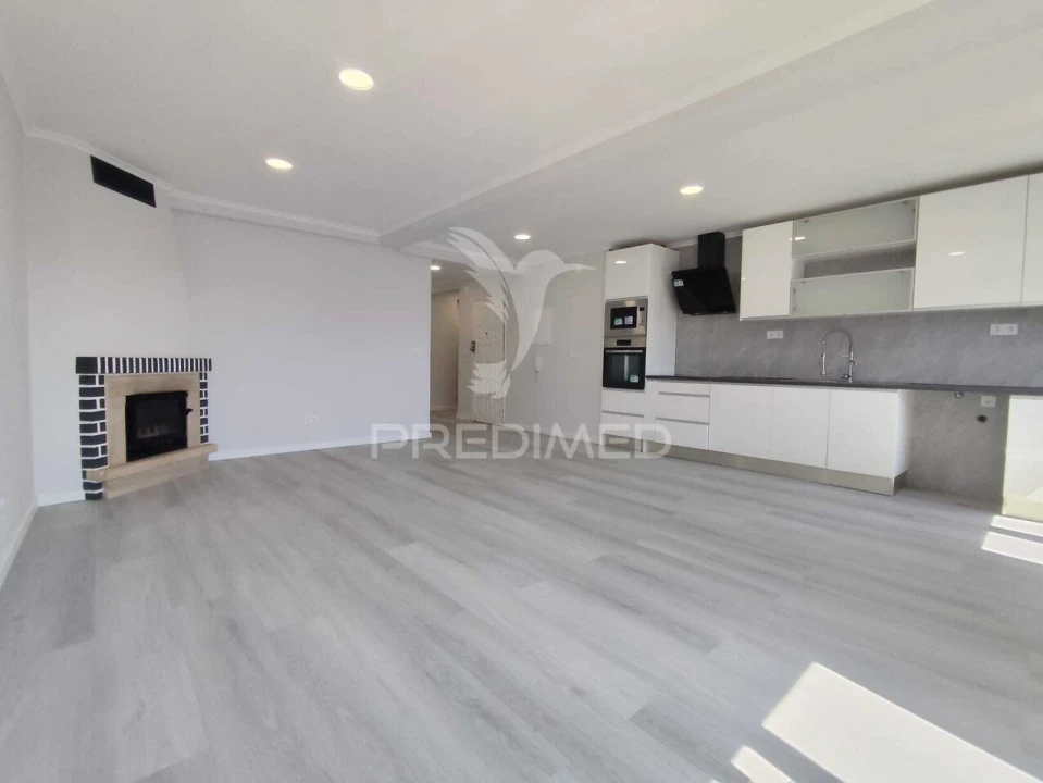Apartamento T4 para Venda em Amora Foto 4