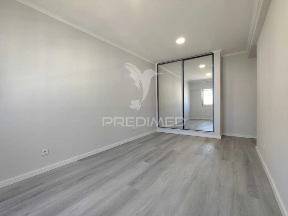 Apartamento T4 para Venda em Amora Foto 17