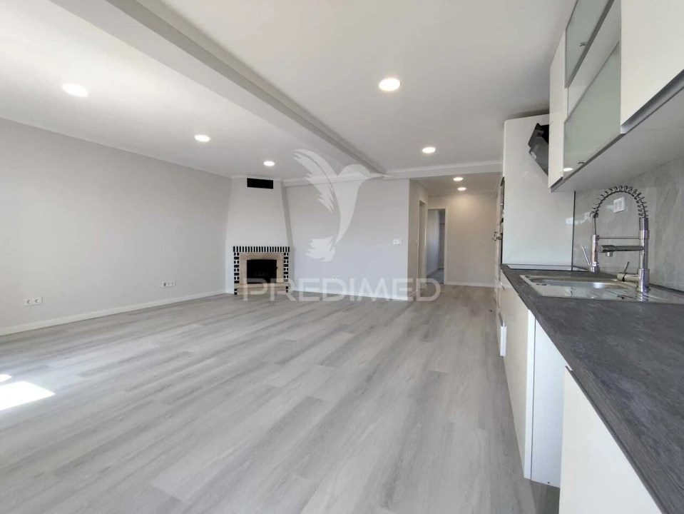 Apartamento T4 para Venda em Amora Foto 11