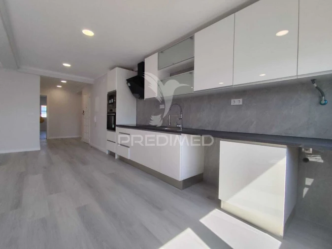 Apartamento T4 para Venda em Amora Foto 6