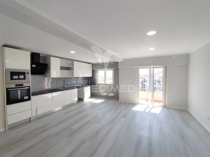 Apartamento T4 para Venda em Amora Foto 3