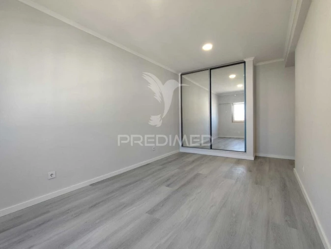 Apartamento T4 para Venda em Amora Foto 17