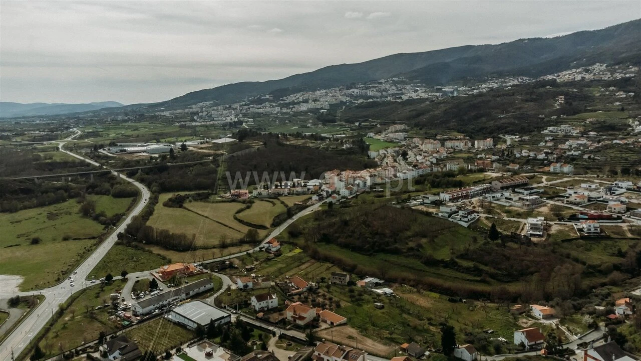 Terreno para Venda em Teixoso e Sarzedo Foto 10