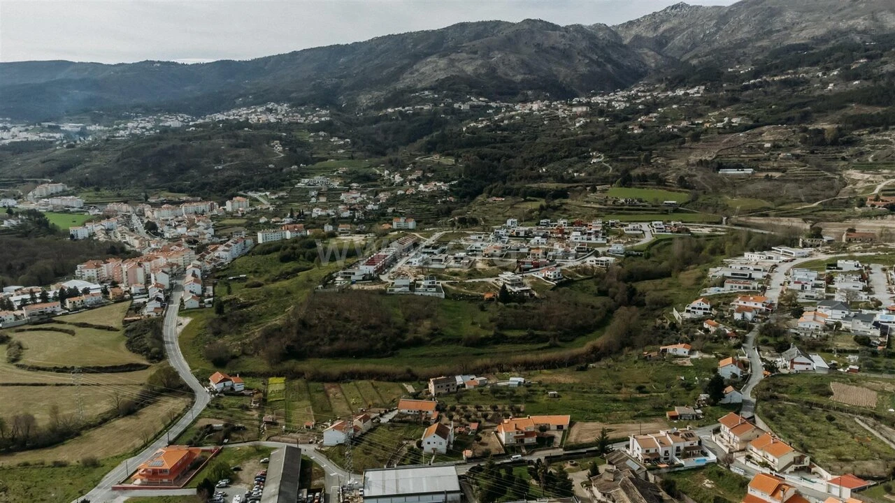 Terreno para Venda em Teixoso e Sarzedo Foto 9