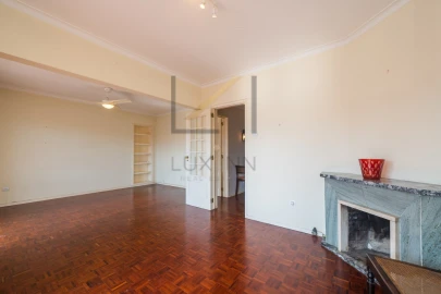 Apartamento T4 para Venda em Oeiras e São Julião da Barra, Paço de Arcos e Caxias