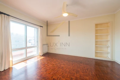 Apartamento T4 para Venda em Oeiras e São Julião da Barra, Paço de Arcos e Caxias