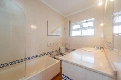 Apartamento T4 para Venda em Oeiras e São Julião da Barra, Paço de Arcos e Caxias